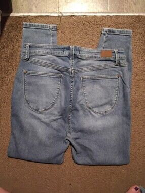 Judy Blue Light Wash Skinny Jeans - 15